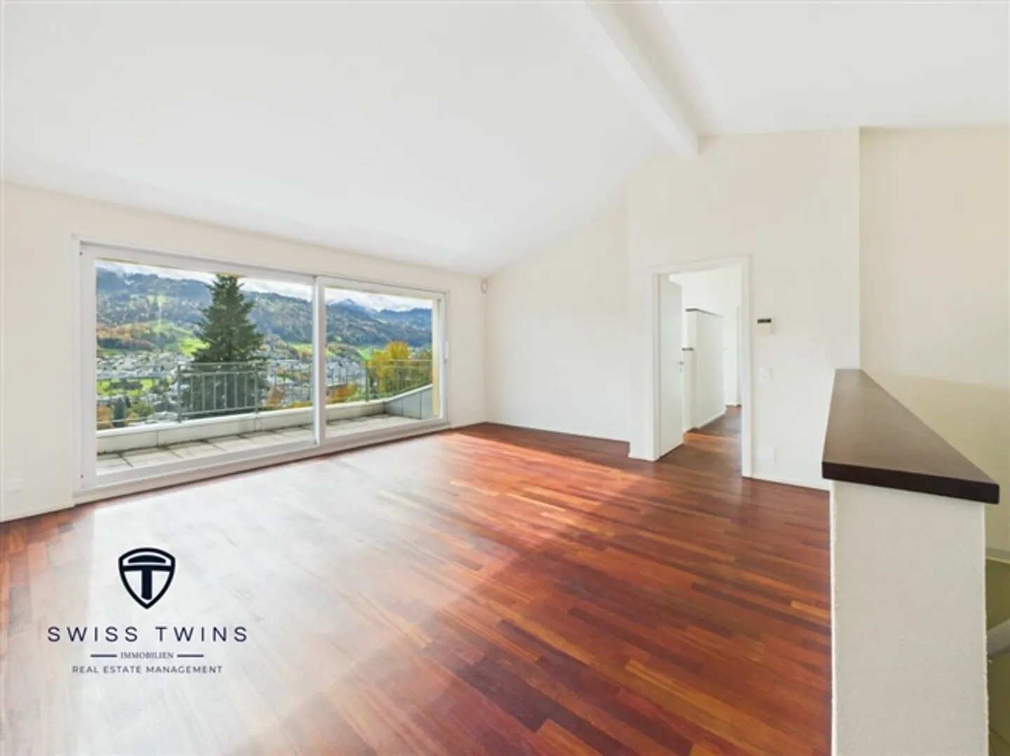 Expérience de vie généreuse et moderne avec vue imprenable sur Sonnenberg - Photo 9 sur 20