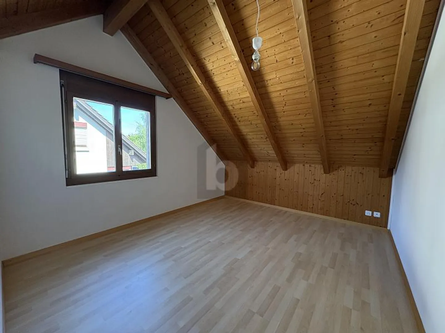 Geräumige Maisonette mit Balkonen - Foto 4 von 6