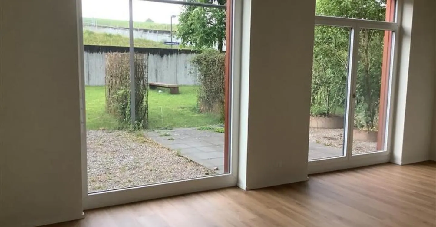 Appartement 2,5 pièces avec coin salon confortable - Photo 2 sur 5