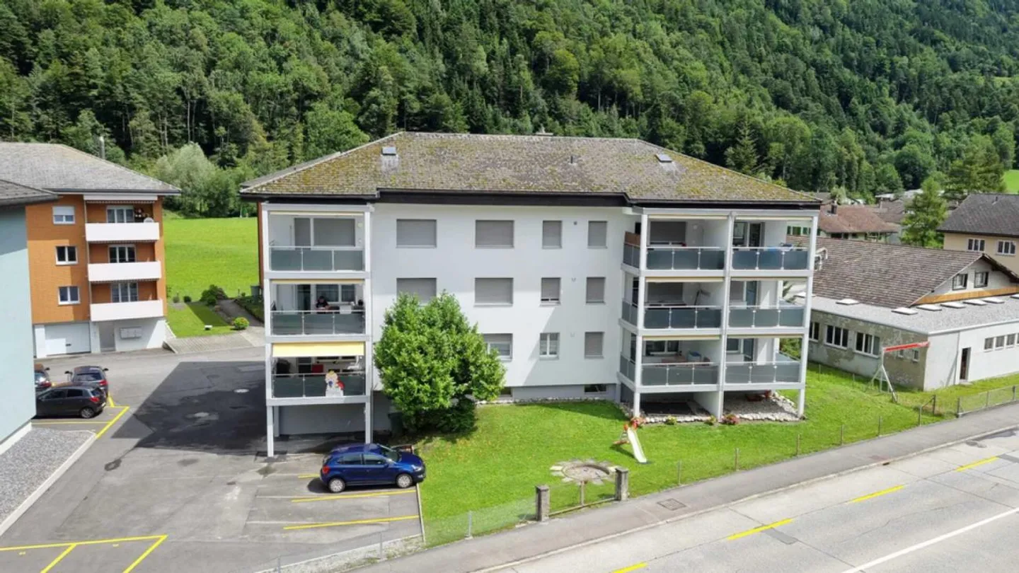 Appartamento accogliente con 4 stanze e grande balcone - Foto 1 di 9