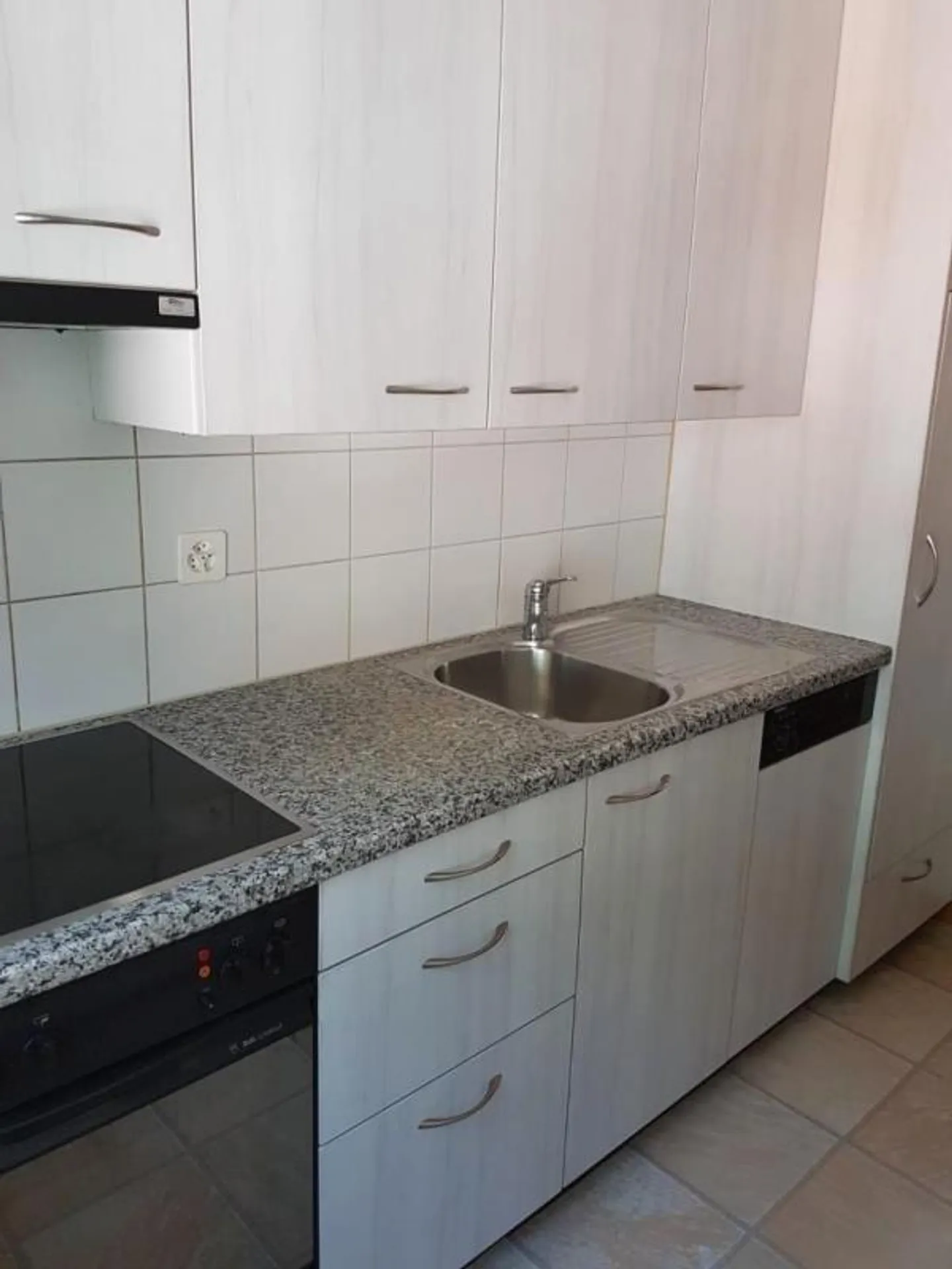 Appartamento accogliente con 4 stanze e grande balcone - Foto 2 di 9