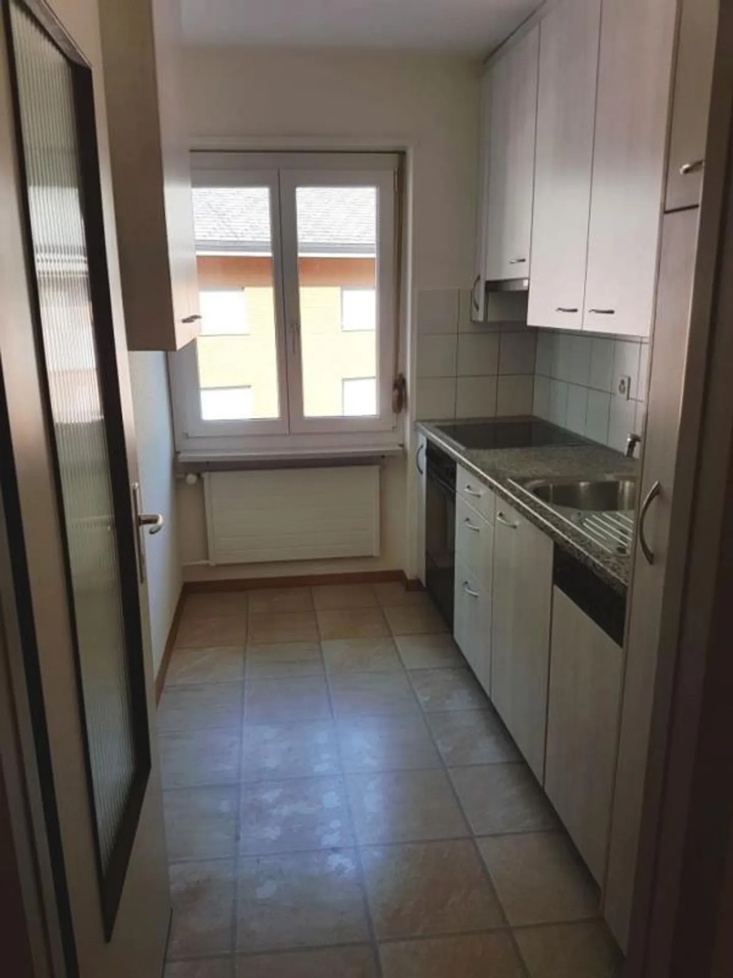 Appartamento accogliente con 4 stanze e grande balcone - Foto 3 di 9
