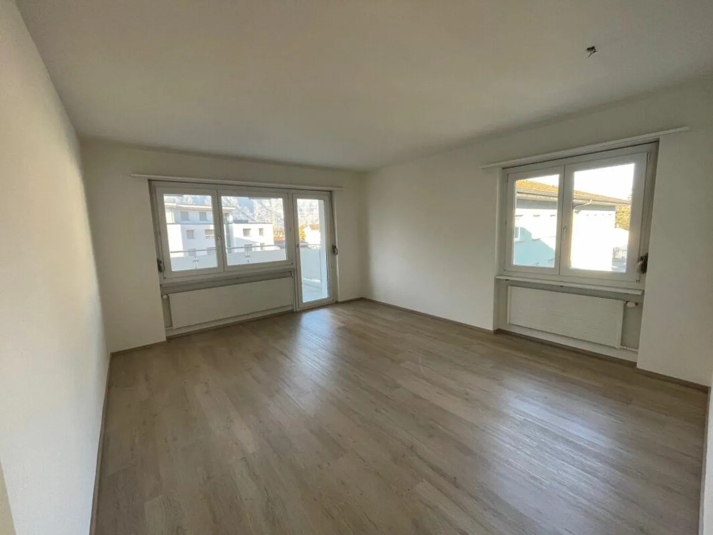 Appartamento accogliente con 4 stanze e grande balcone - Foto 4 di 9