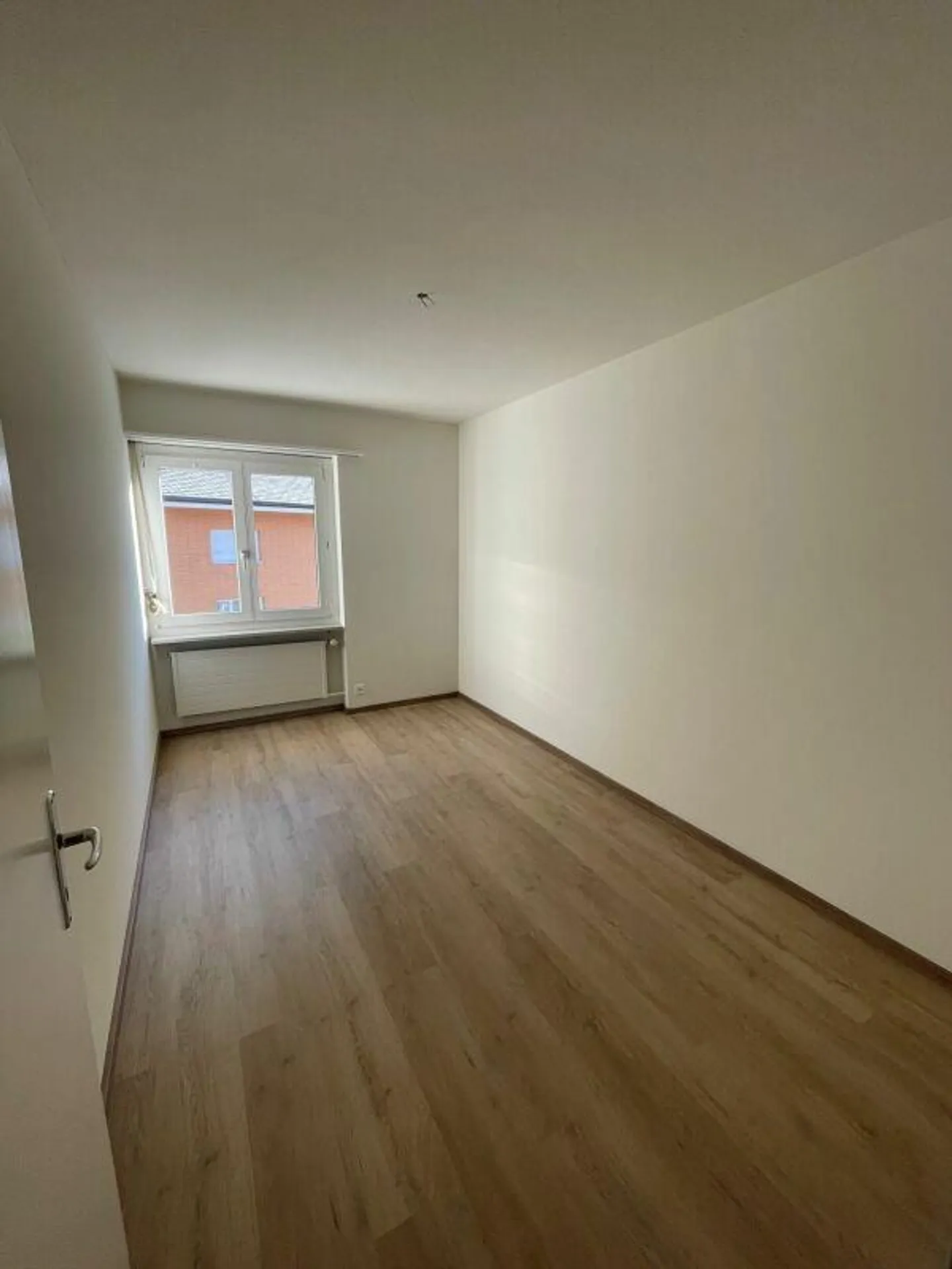 Appartamento accogliente con 4 stanze e grande balcone - Foto 5 di 9