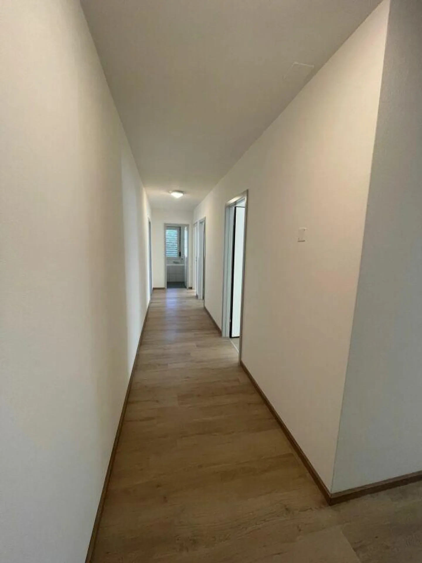 Appartamento accogliente con 4 stanze e grande balcone - Foto 6 di 9