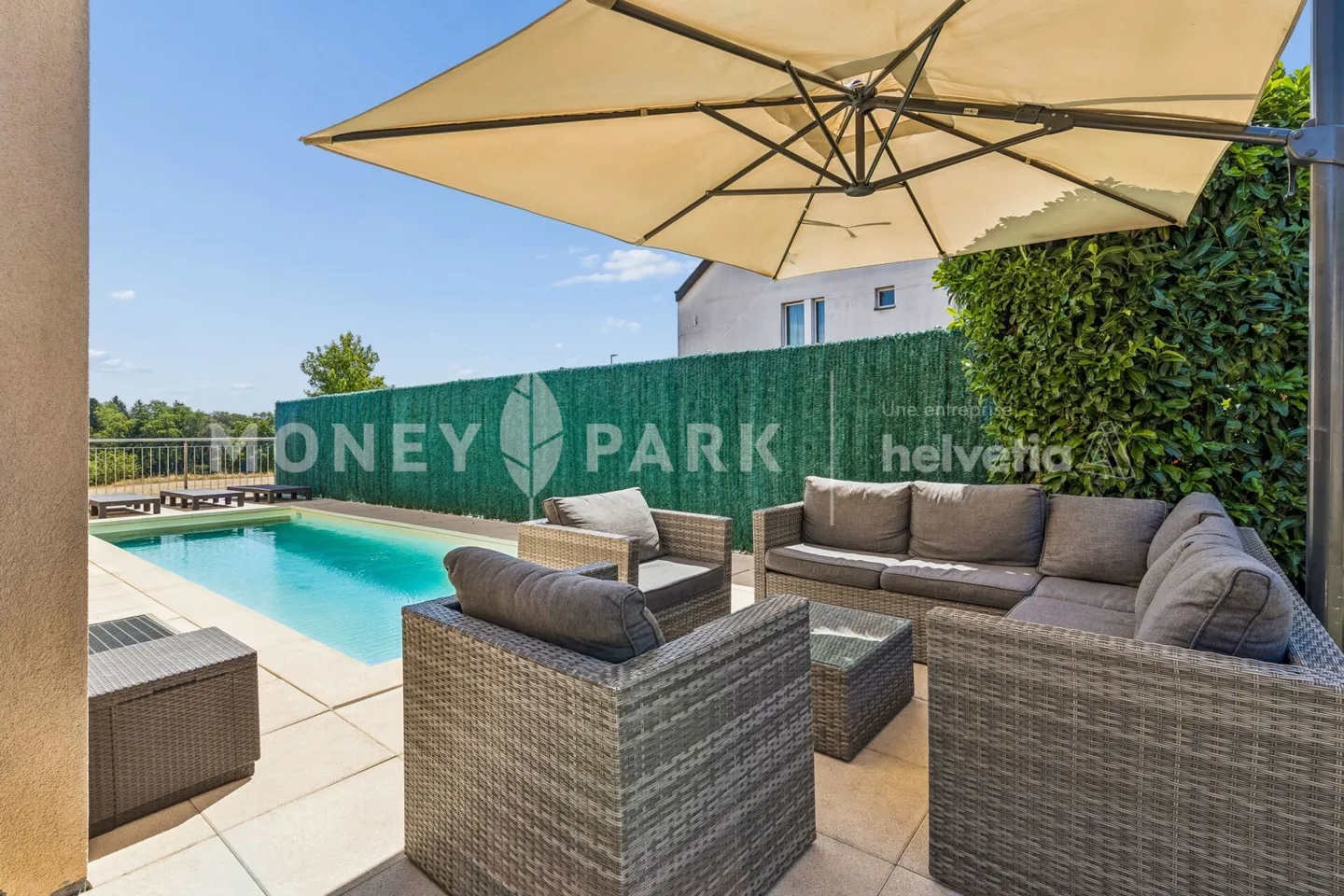 Family villa with swimming pool in Boussens - Photo 2 of 14