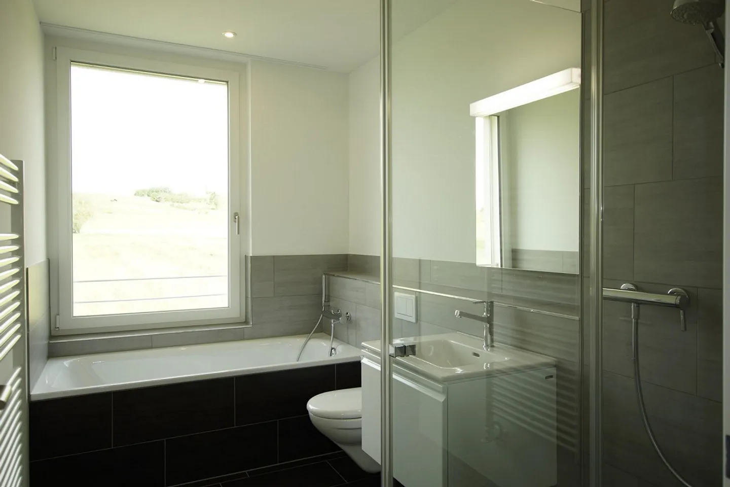 Bellissimo appartamento moderno e luminoso con grande balcone e vista panoramica - Foto 6 di 7