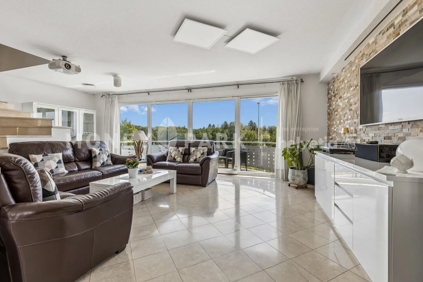 Family villa with swimming pool in Boussens - Photo 3 of 14