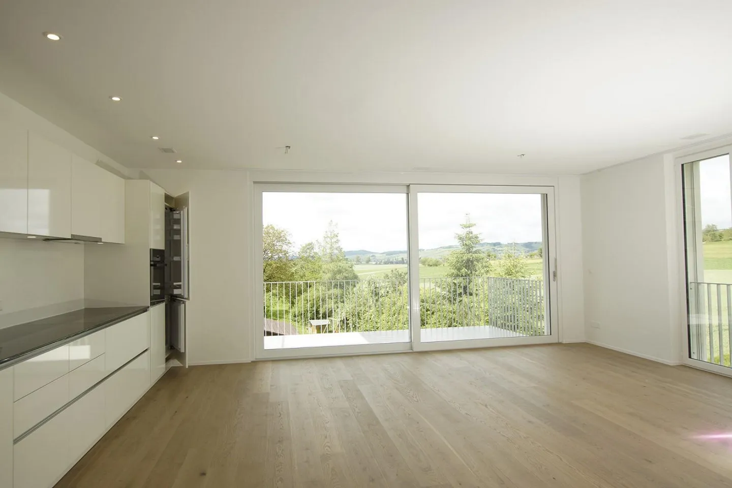 Bellissimo appartamento moderno e luminoso con grande balcone e vista panoramica - Foto 3 di 7