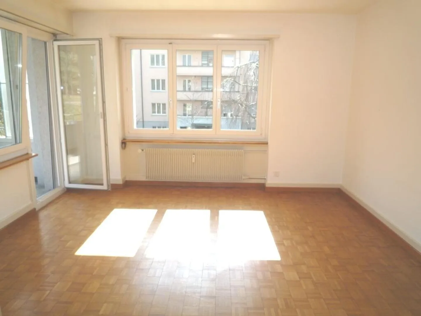 Appartamento 4 locali di 95 m² vicino alla città al 4° piano con balcone - Foto 3 di 6