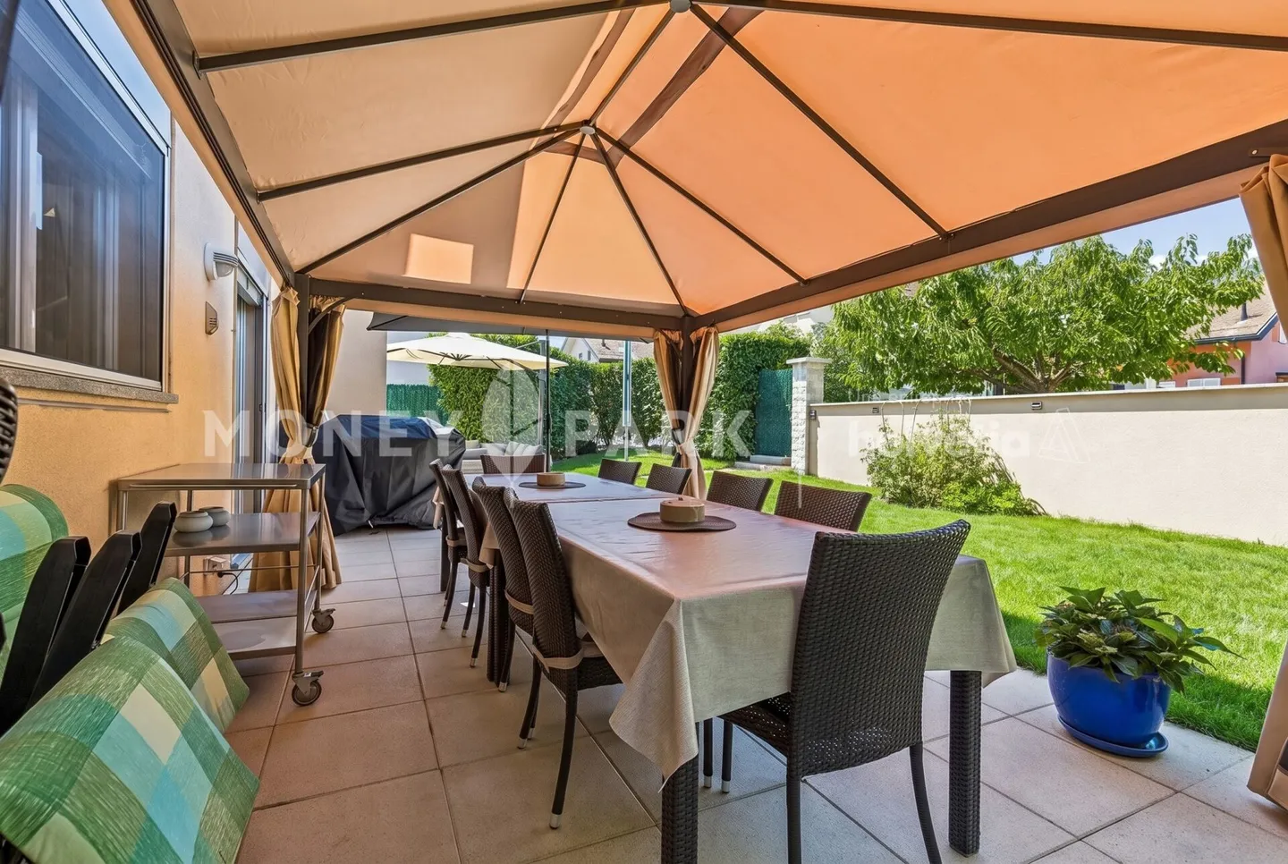 Family villa with swimming pool in Boussens - Photo 6 of 14