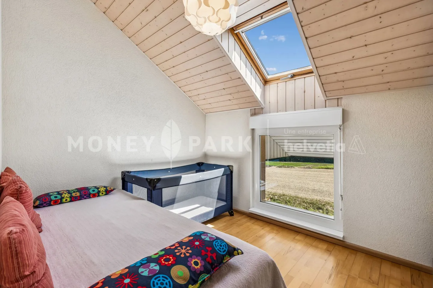 Family villa with swimming pool in Boussens - Photo 11 of 14