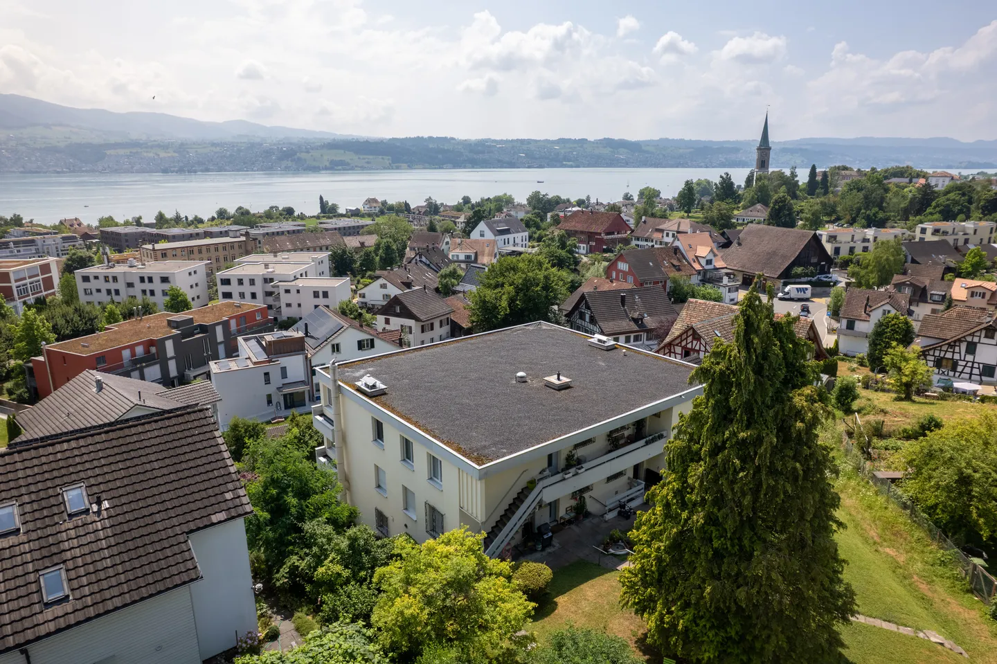 Modernisierte 4.5-Zimmer-Wohnung mit traumhaftem See- und Bergblick - Foto 2 di 19