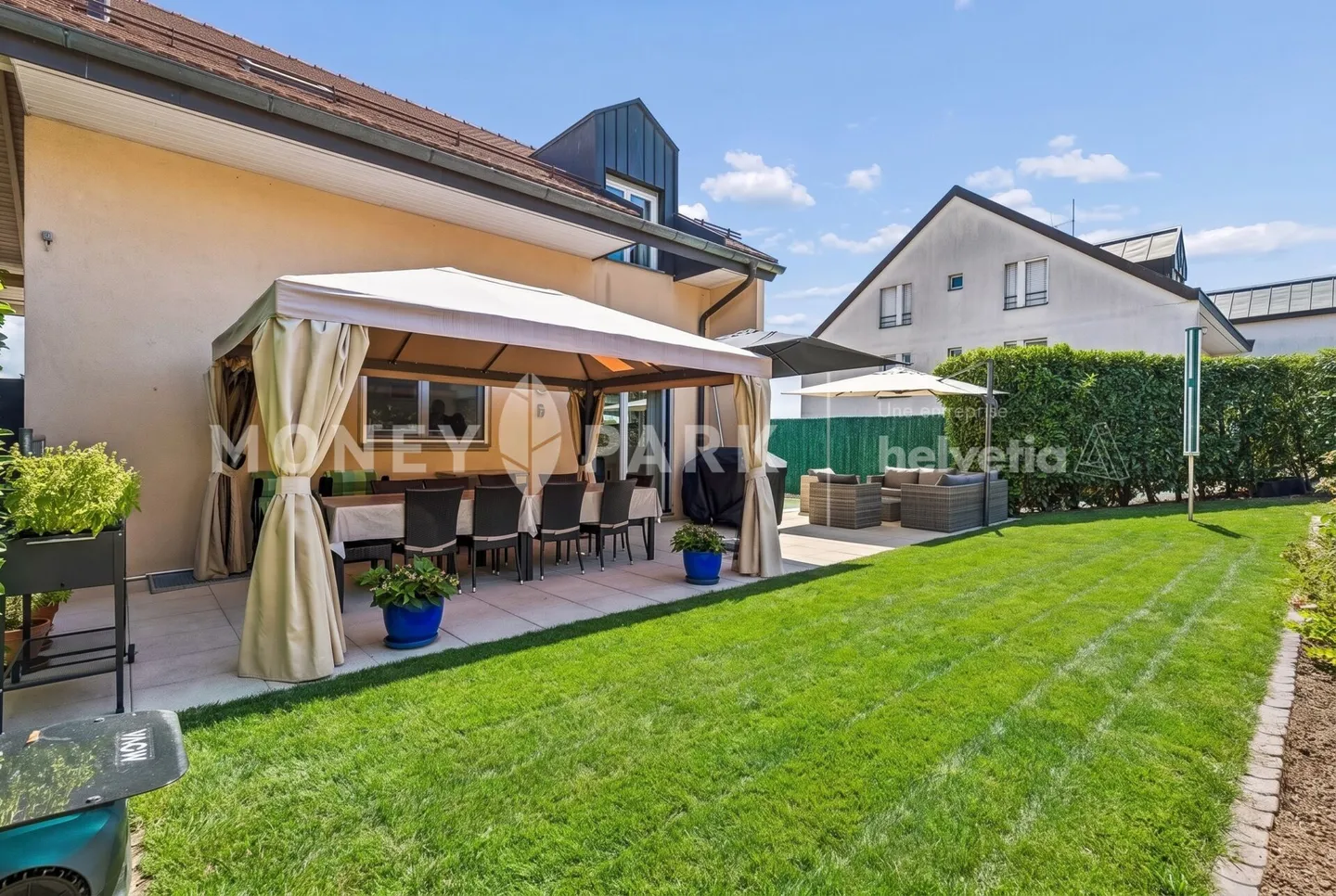 Family villa with swimming pool in Boussens - Photo 7 of 14