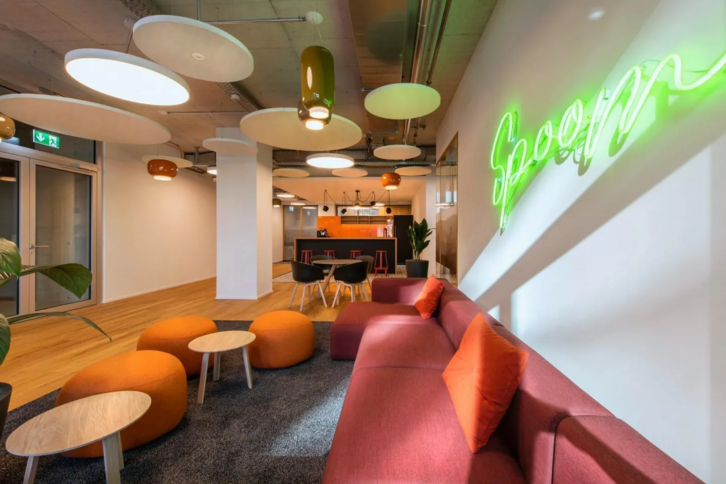 Fully equipped open-plan offices for you and your team at Regus Spoom Kriens - Photo 5 of 8