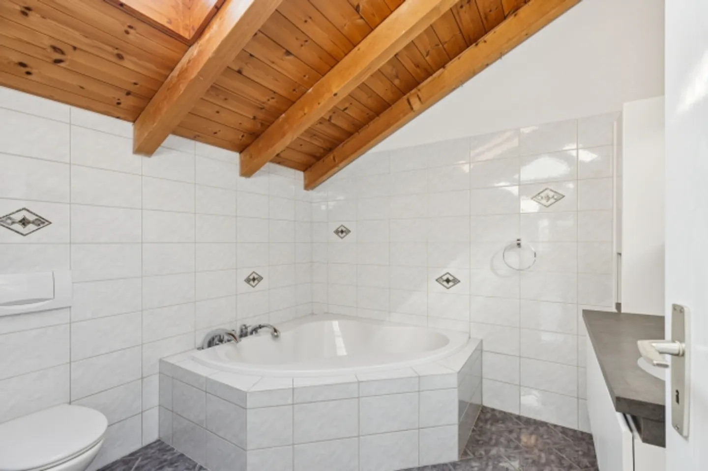 Sichern Sie sich Ihr neues Zuhause: 6.5-Zimmer-Maisonette mit Hobbyraum und Balkon - Foto 4 von 13
