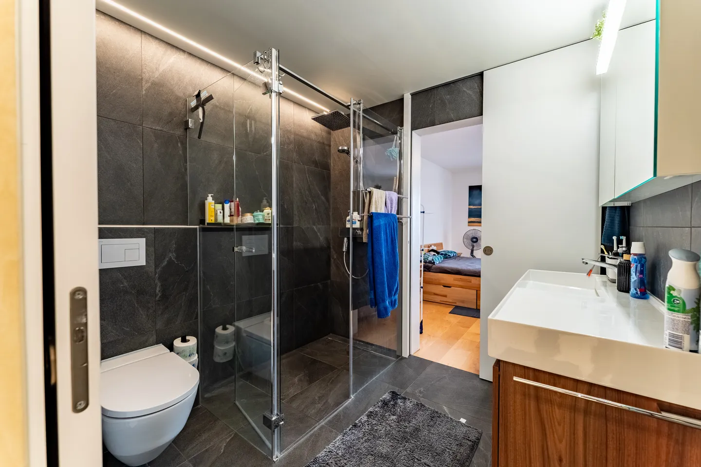 Modernisierte 4.5-Zimmer-Wohnung mit traumhaftem See- und Bergblick - Foto 11 di 19