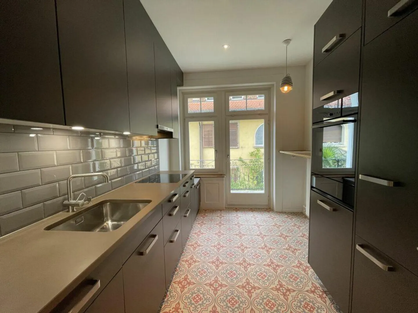 Charming 4-room apartment in Zurich - Photo 2 of 12