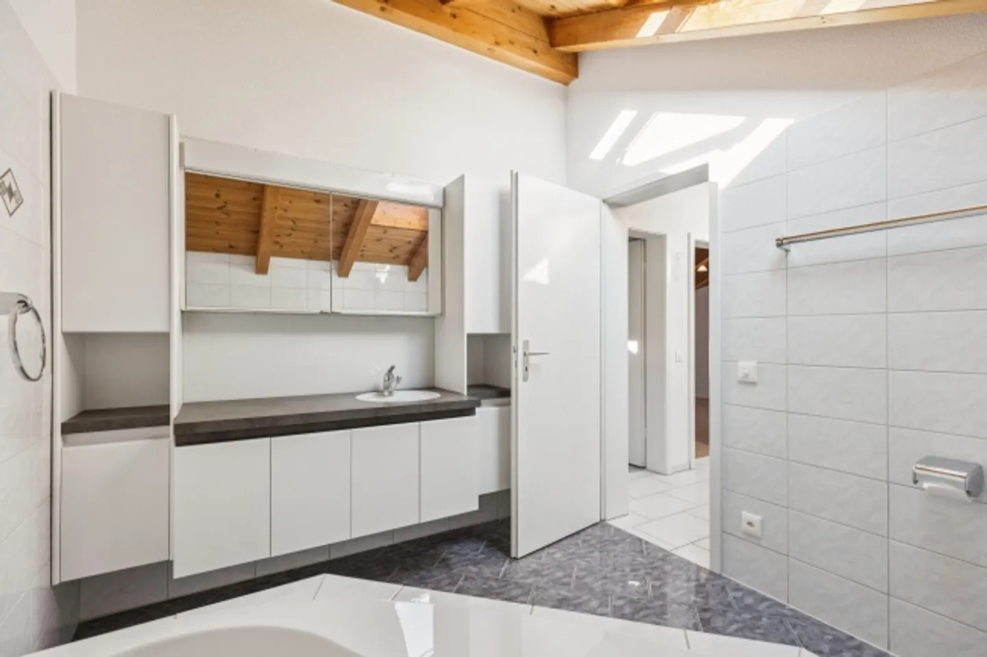 Sichern Sie sich Ihr neues Zuhause: 6.5-Zimmer-Maisonette mit Hobbyraum und Balkon - Foto 6 von 13