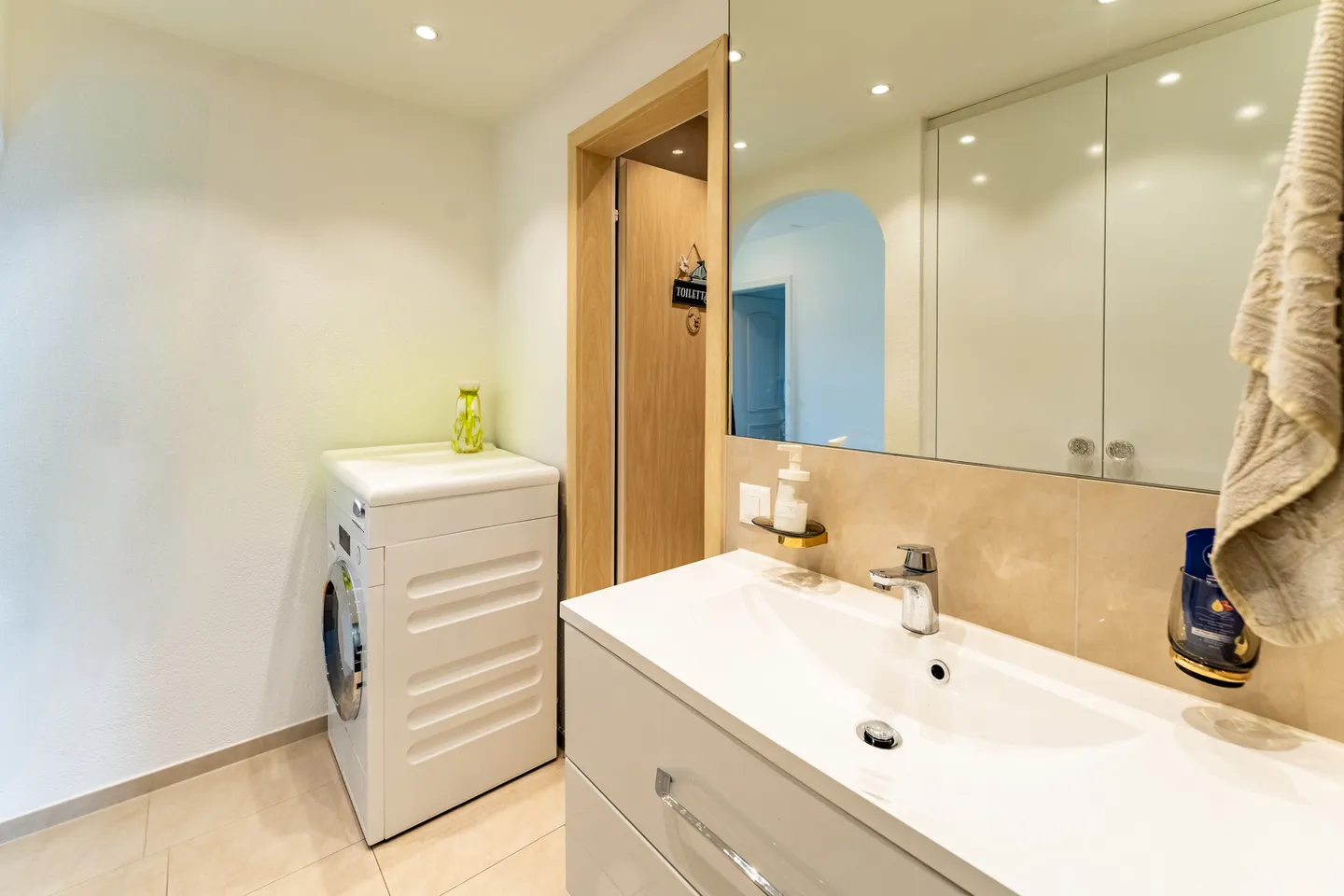 Modernisierte 4.5-Zimmer-Wohnung mit traumhaftem See- und Bergblick - Foto 12 di 19