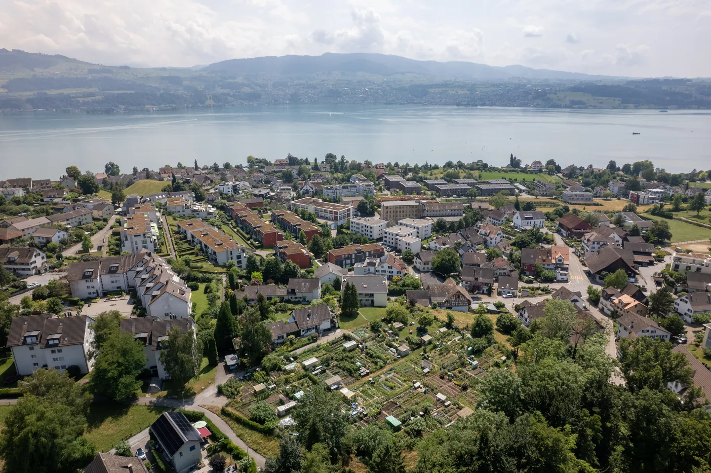 Modernisierte 4.5-Zimmer-Wohnung mit traumhaftem See- und Bergblick - Foto 17 di 19