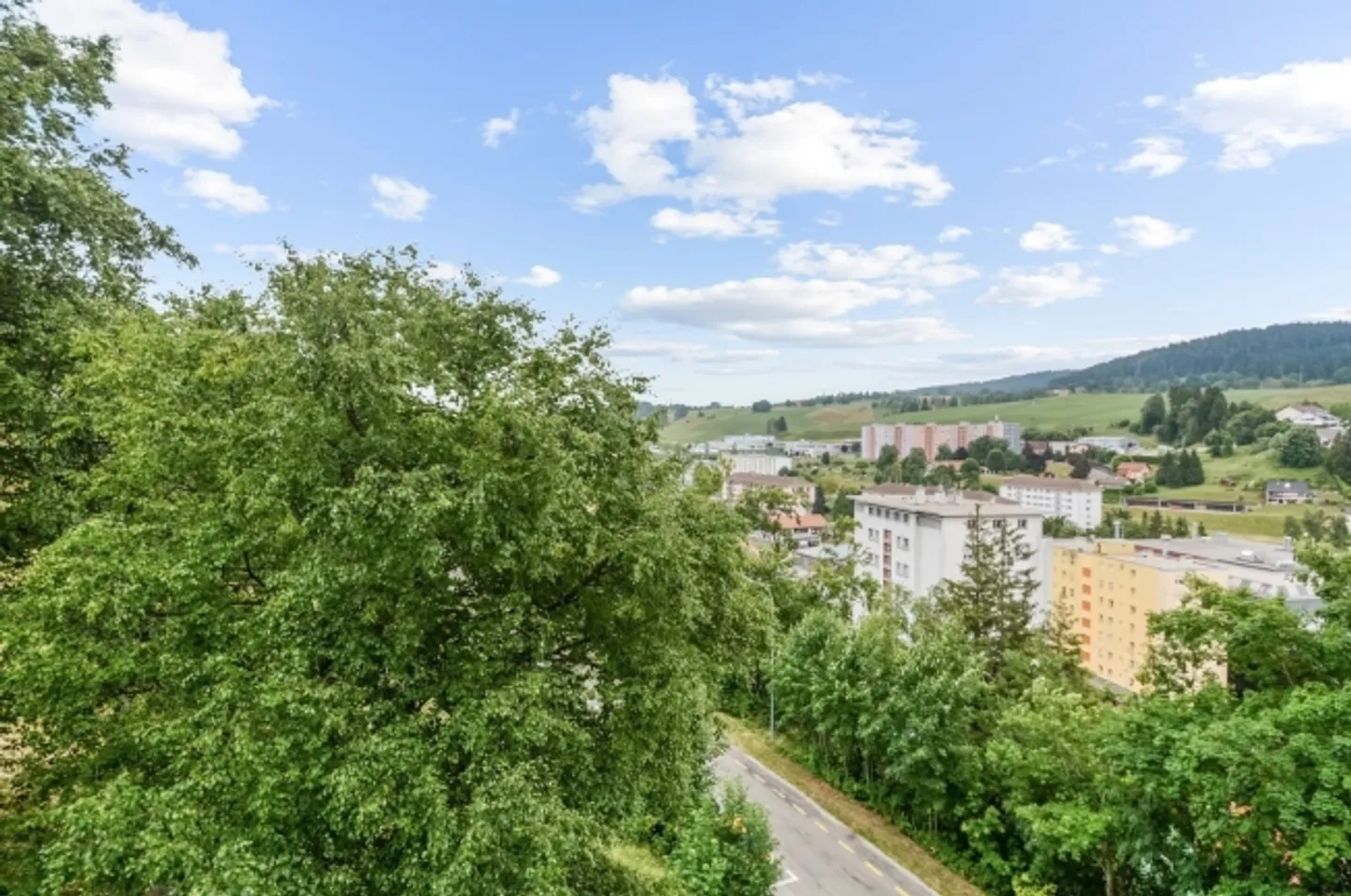 Rénové - Emplacement idéal - Photo 1 sur 8