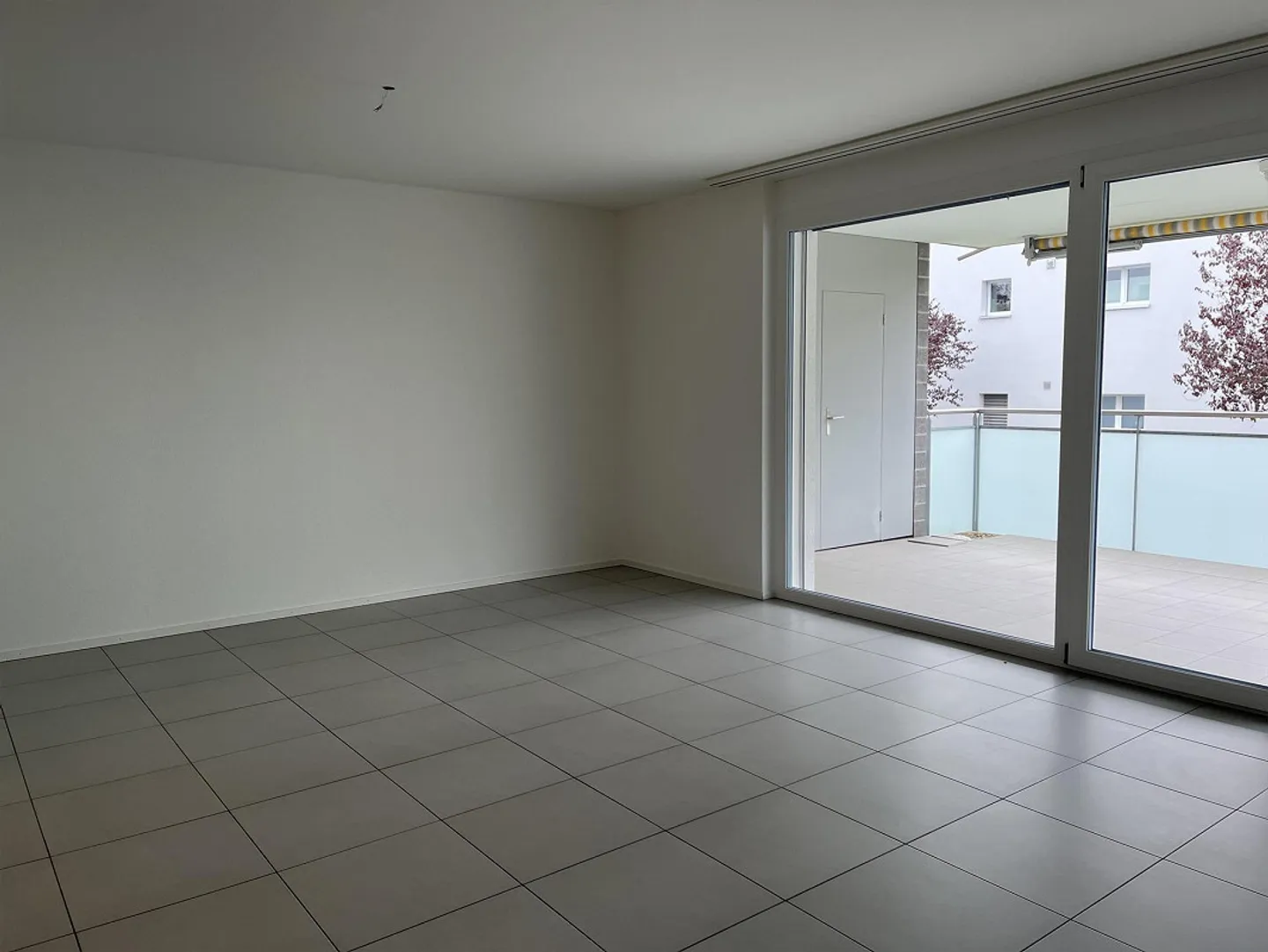 Like-new 4.5 room apartment - Photo 2 of 10