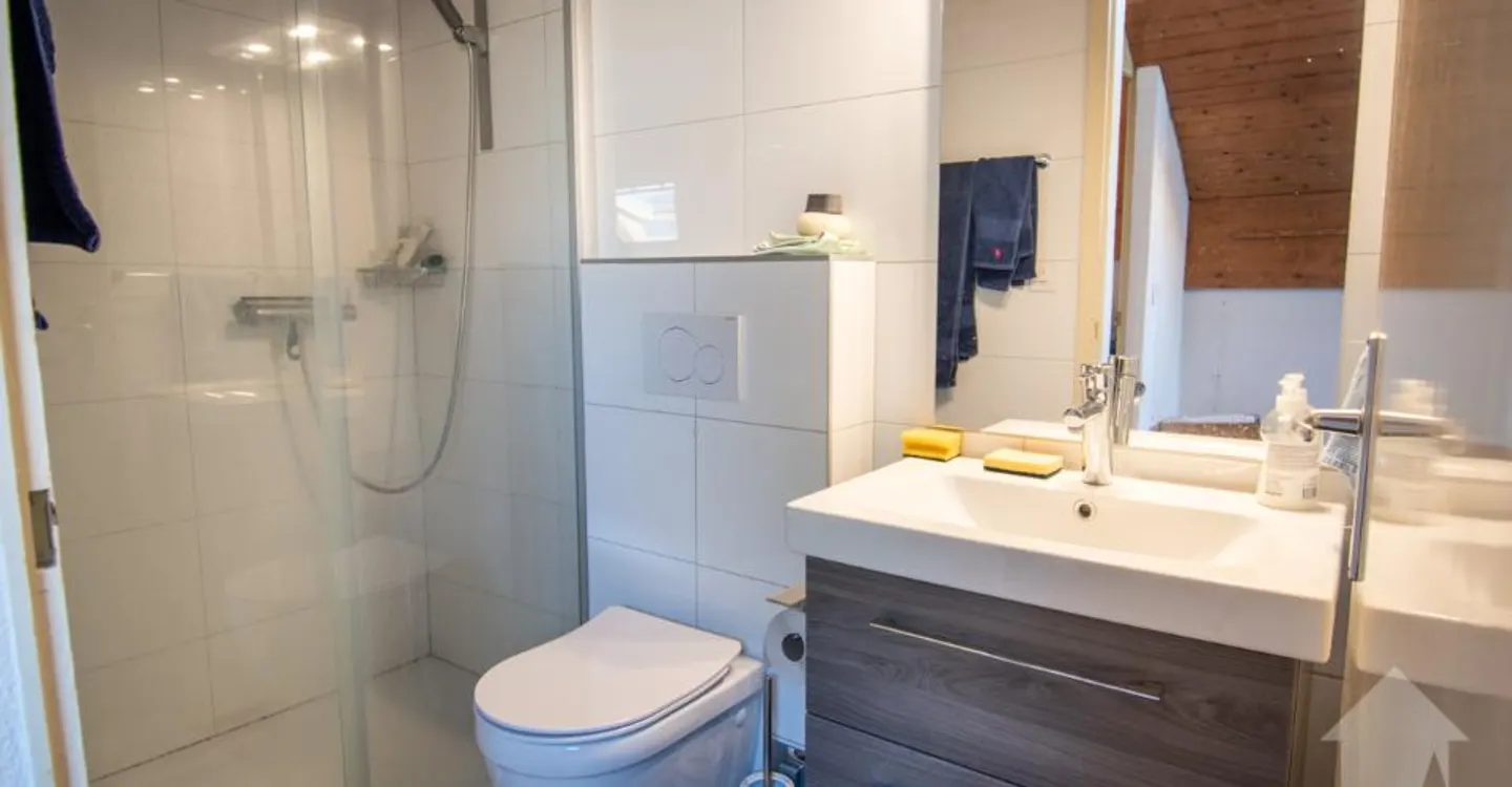 Choëx, duplex de 5.5 pces dans les combles - Photo 7 sur 12