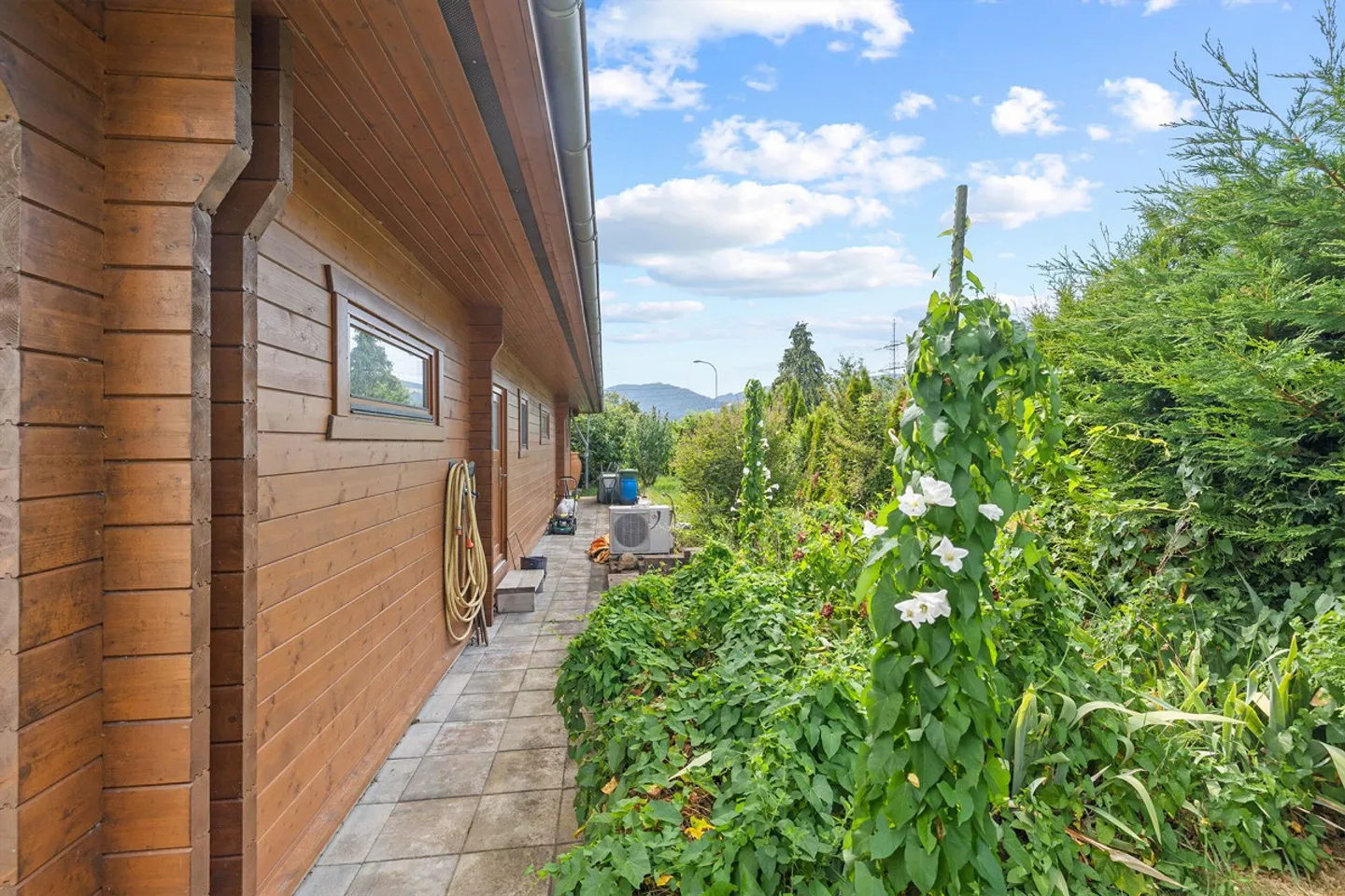 SENSO DI CHALET MODERNO NEL CUORE DI STÜSSLINGEN - Foto 3 di 5