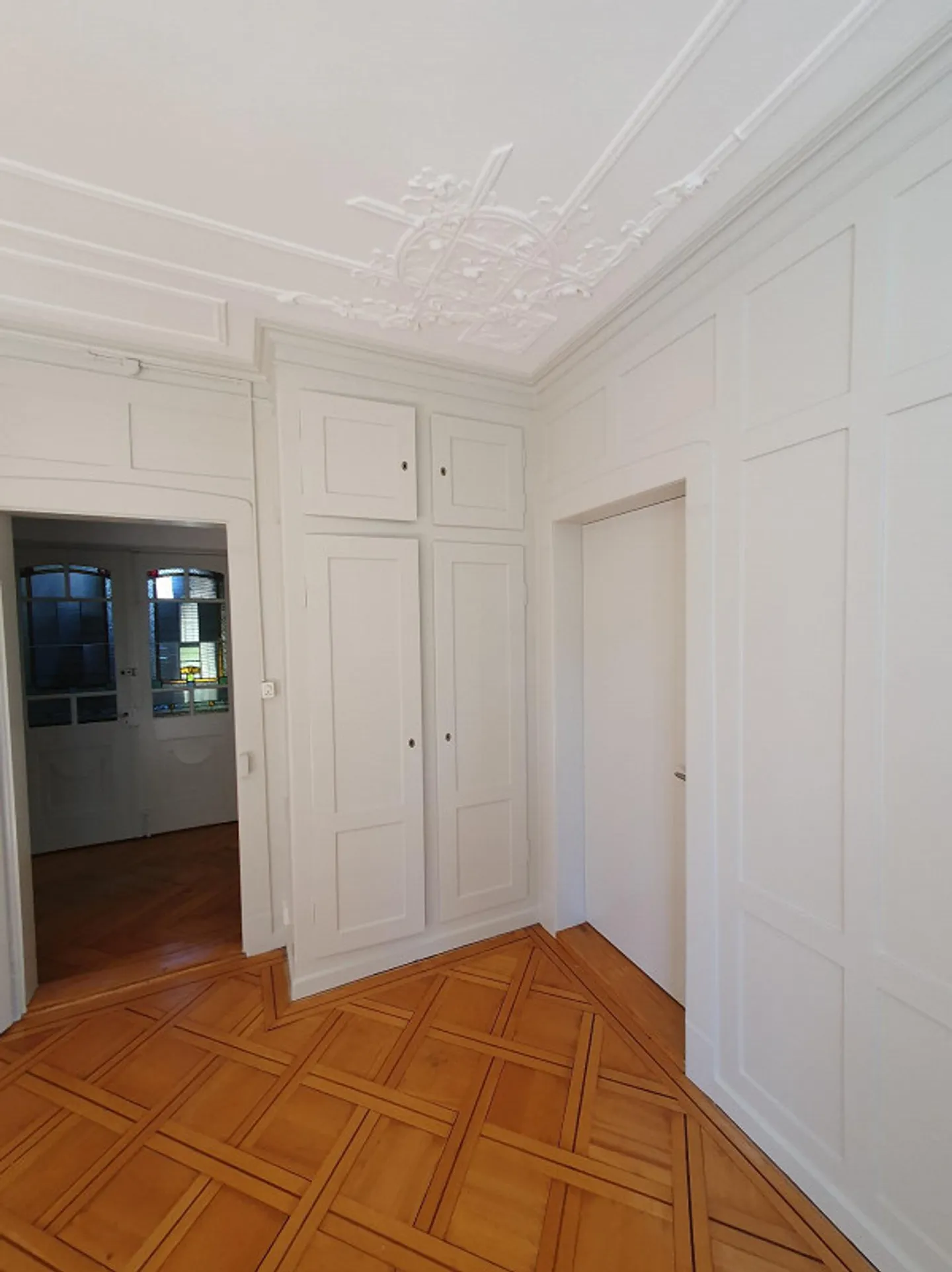 attractive Art Nouveau apartment - Photo 2 of 12