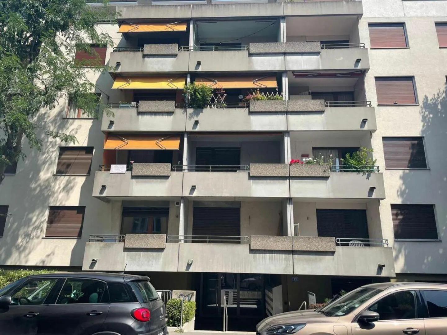 Vivere in una zona residenziale centrale e popolare - Foto 2 di 11