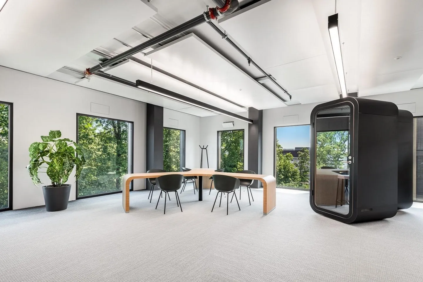 R2 Tower - Take Your Business to New Heights! - Photo 5 of 13