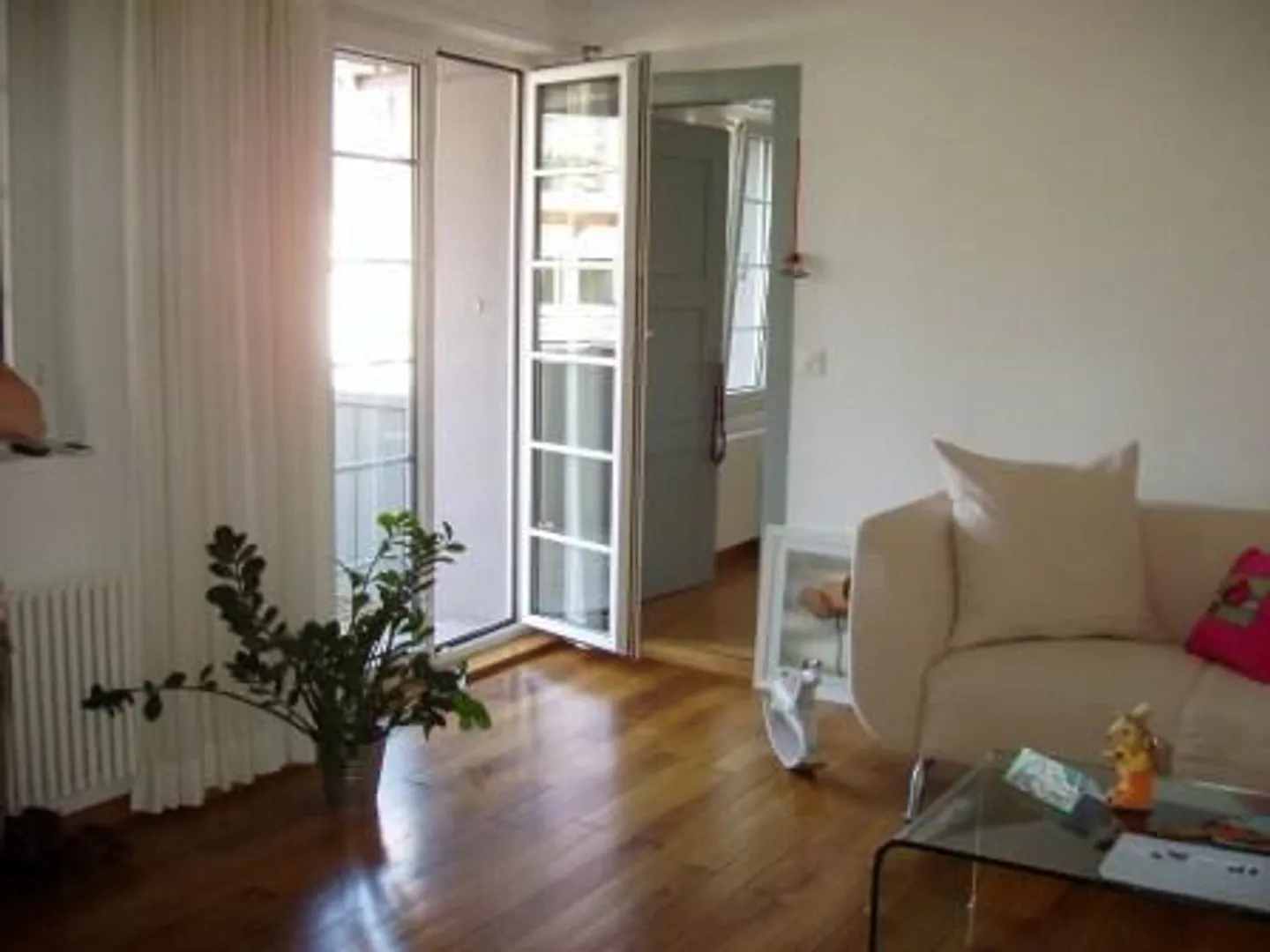 Charmante 2.5-Zimmer-Wohnung an der Trüllergasse 12 in Feuerthalen - Foto 4 von 8