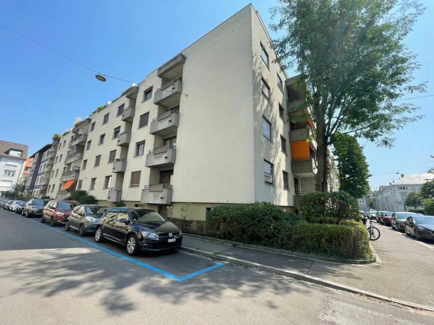 Vivere in una zona residenziale centrale e popolare - Foto 3 di 11