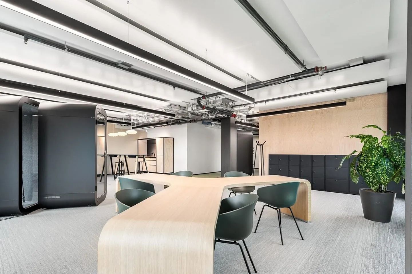 R2 Tower - Take Your Business to New Heights! - Photo 4 of 13
