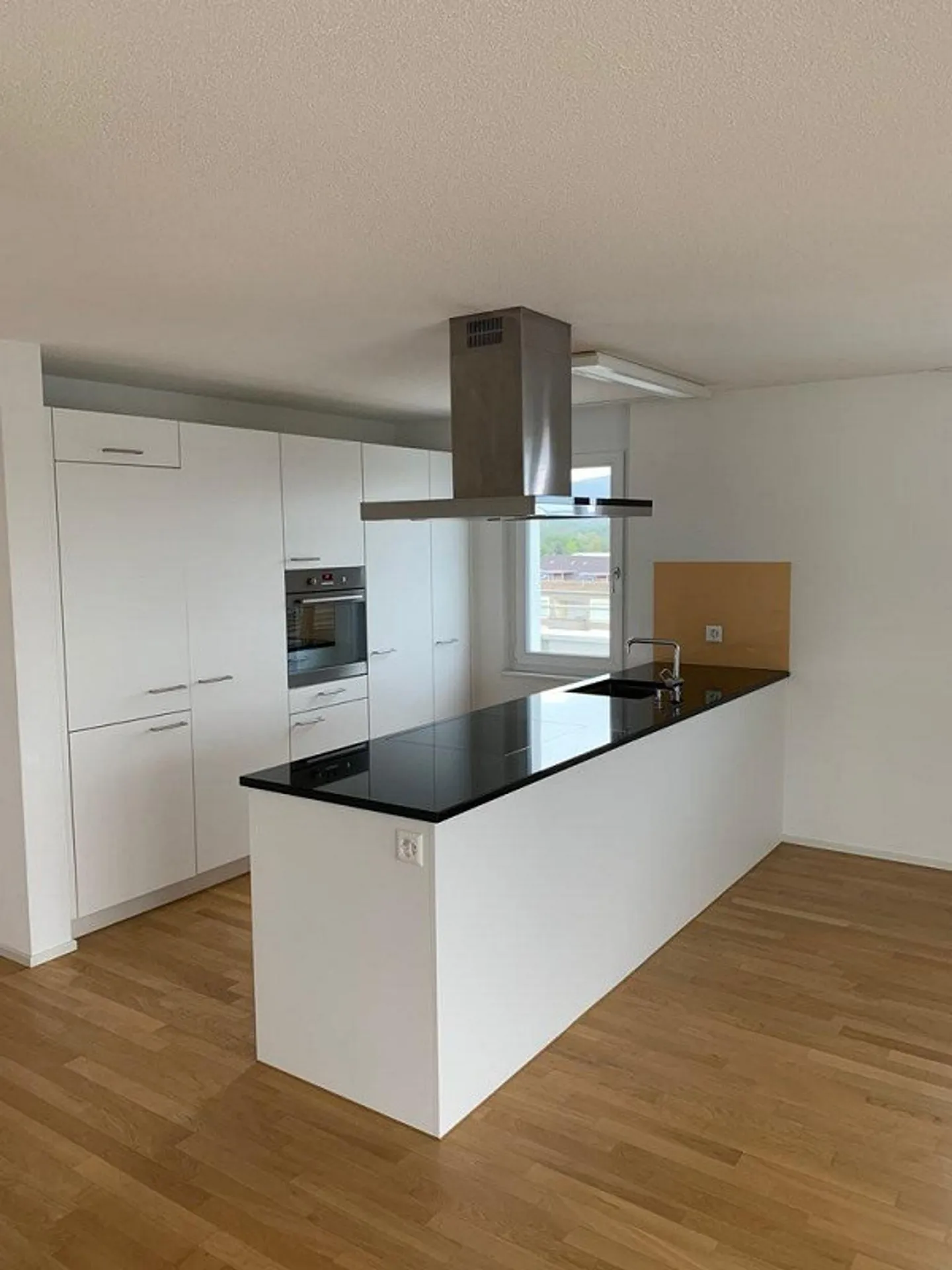 Attic apartment for rent - Photo 2 of 8