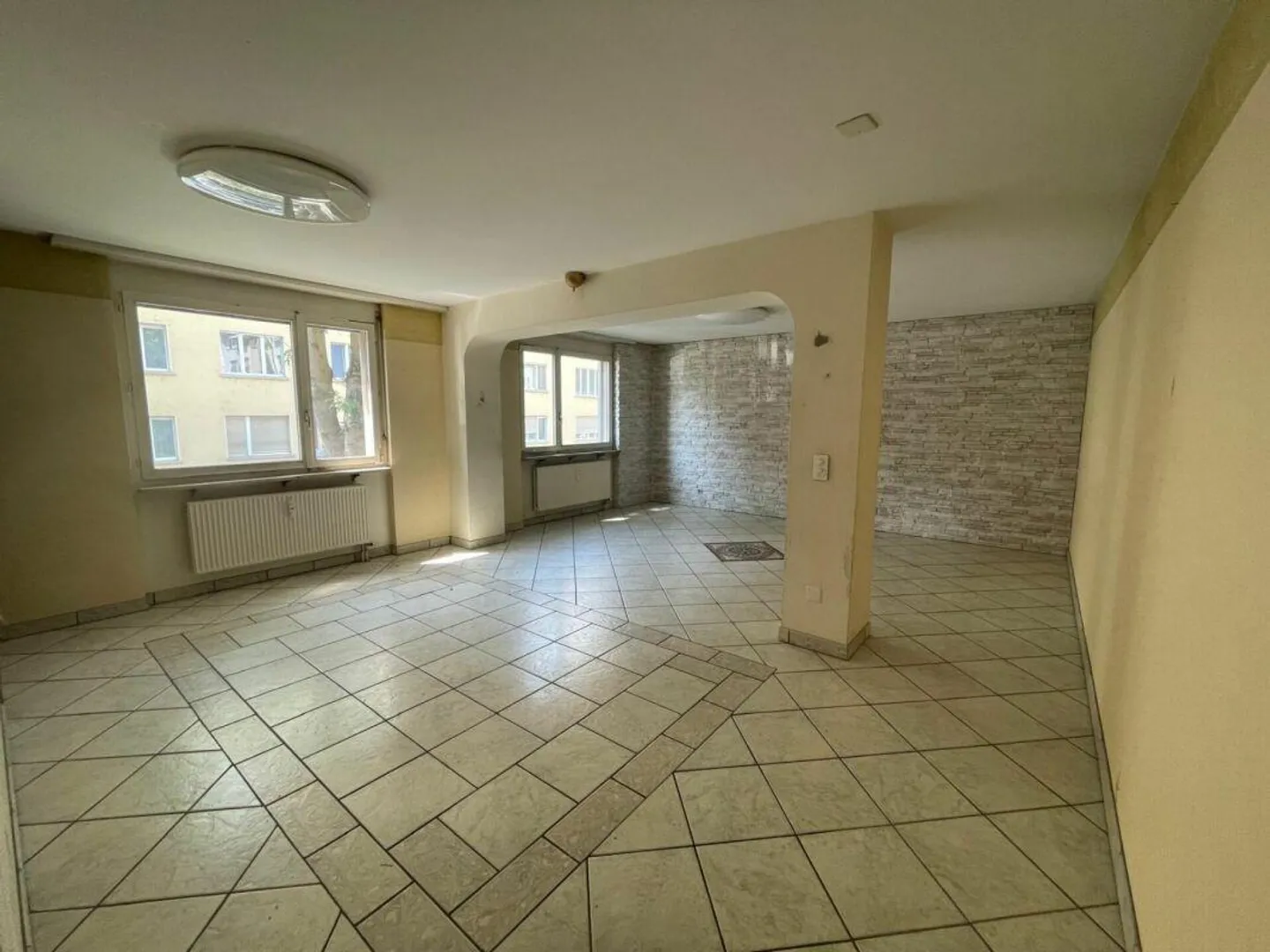 Vivere in una zona residenziale centrale e popolare - Foto 7 di 11
