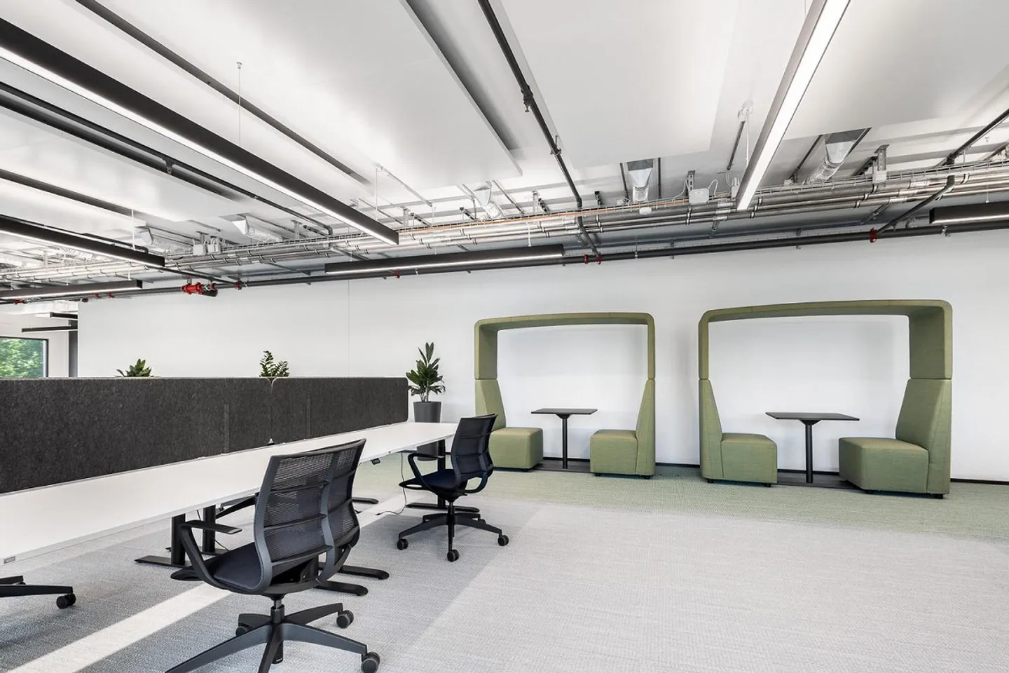R2 Tower - Take Your Business to New Heights! - Photo 8 of 13