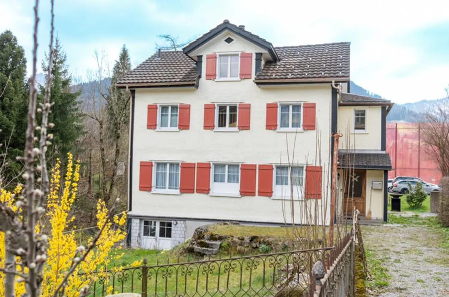 Charming 6 1/2 Room Single Family House in Neu St. Johann, SG - Photo 3 of 19