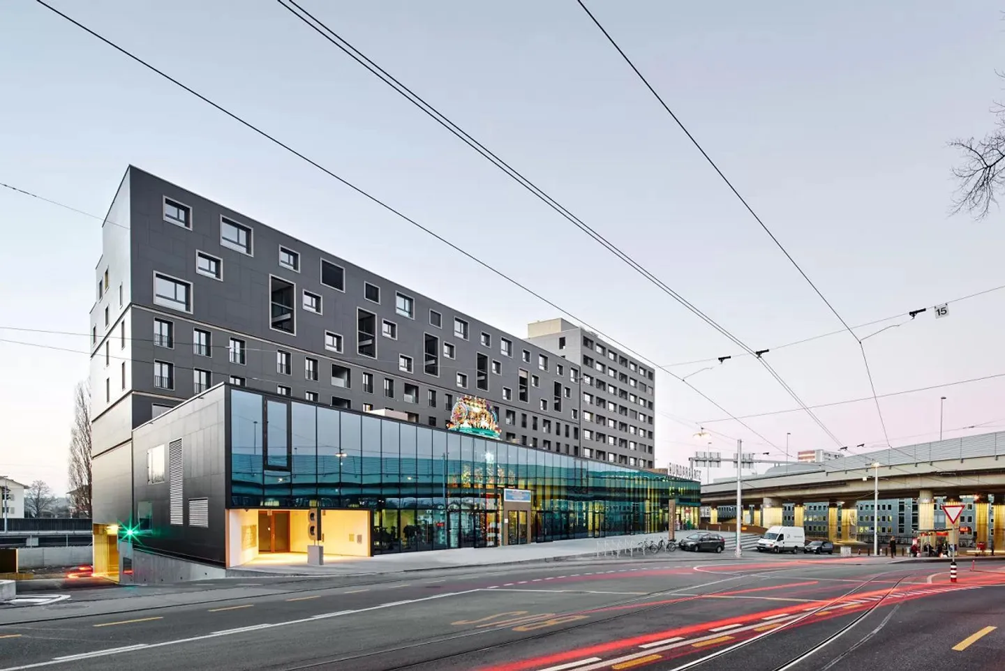 Vivere moderno in Europaplatz – 2.5 locali con loggia - Foto 1 di 9