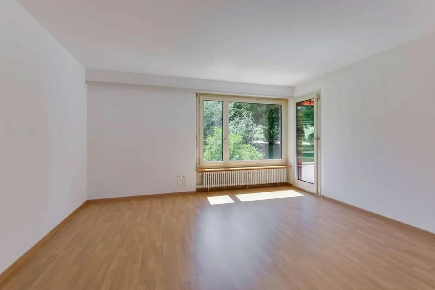 Act now: Apartment available until 30.09.2027 at an attractive price - Photo 2 of 10