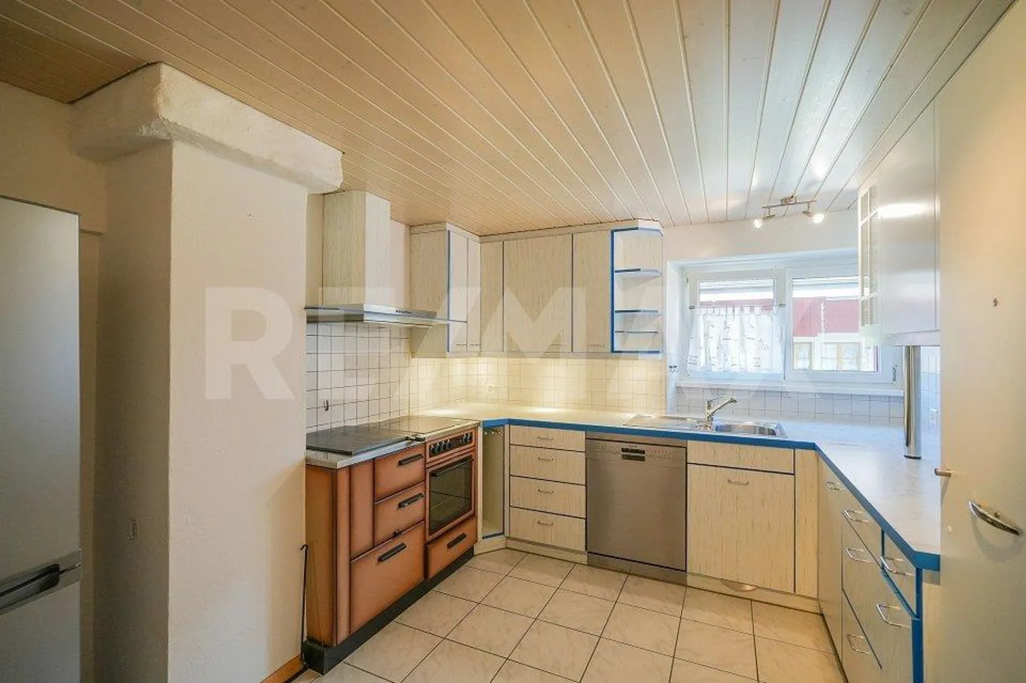 Detached house in need of renovation - plenty of space for your projects - Photo 4 of 12