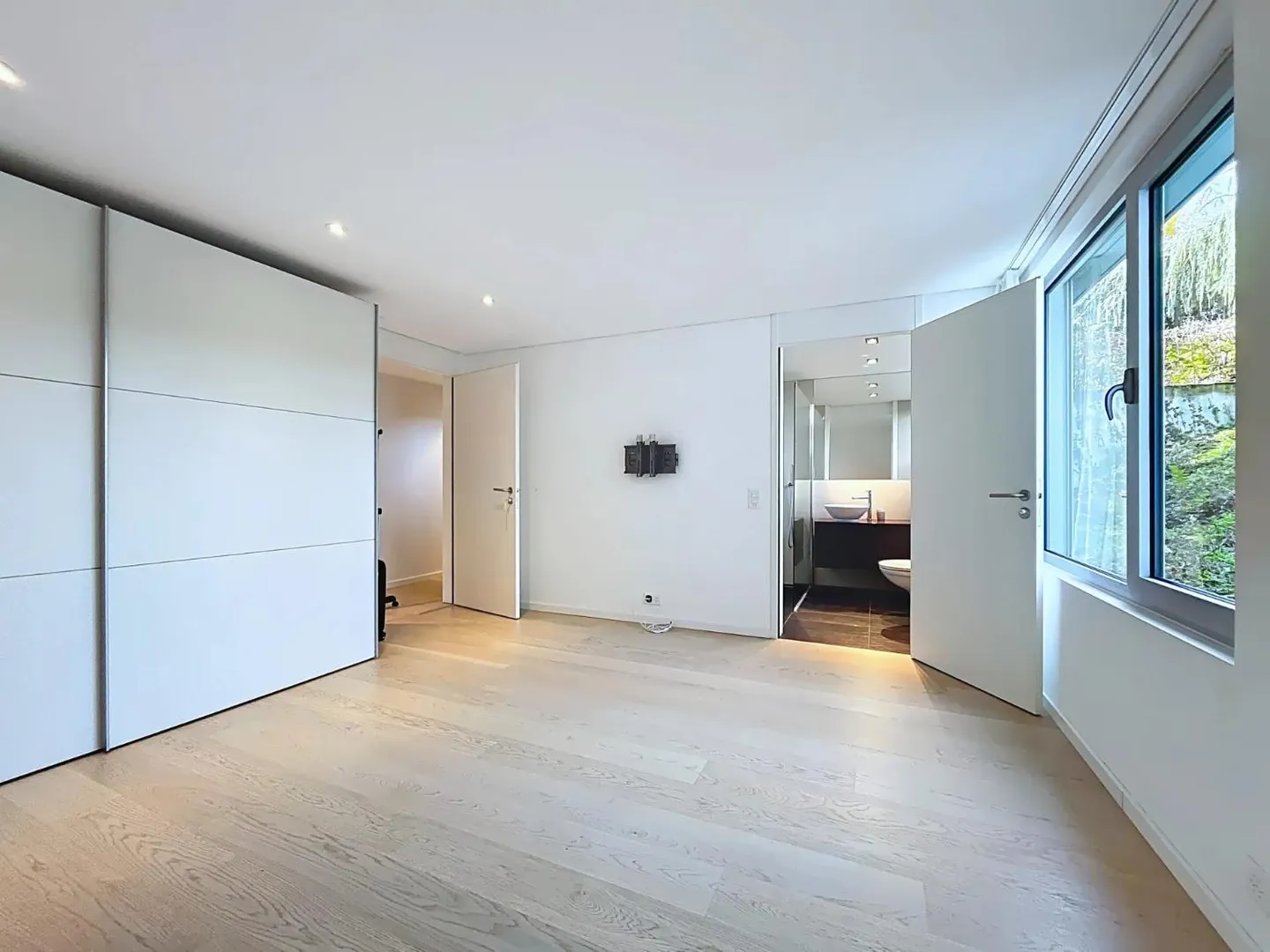 Modular Family Property with 3 Apartments - Photo 11 of 13