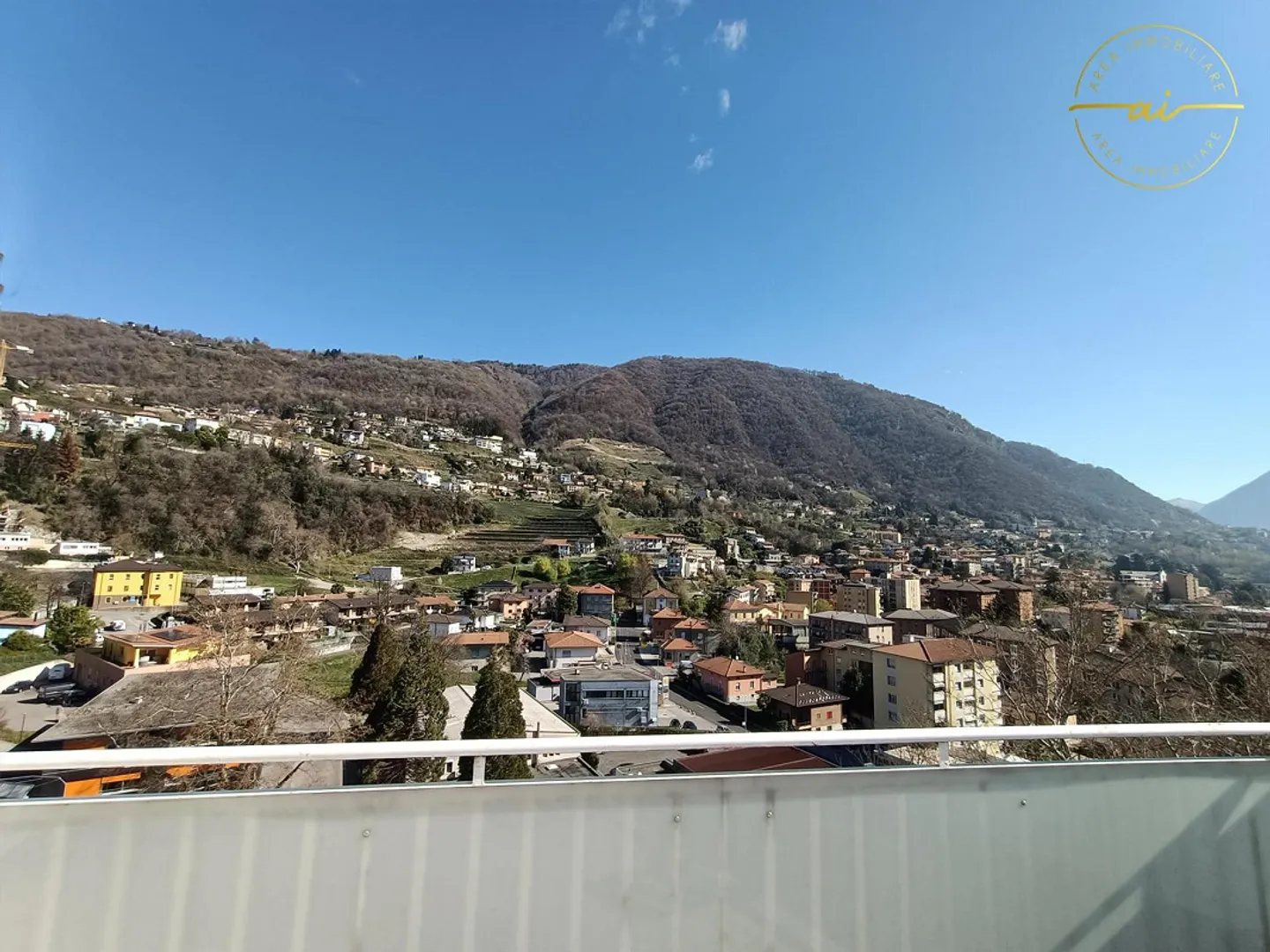 DACHGESCHOSS 4.5 ZIMMER MIT DOPPELTER TERRASSE UND OFFENEM BLICK - Foto 2 von 9