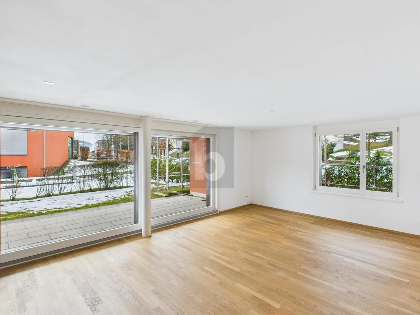 HOCHWERTIG UND STYLISCH MIT SONNIGEM SITZPLATZ! - Foto 1 von 6