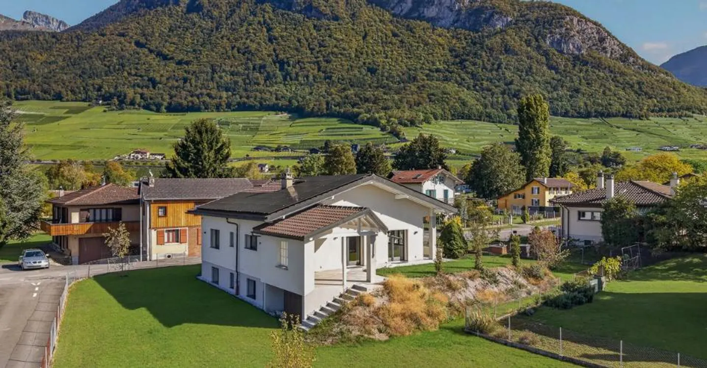 Heartthrob in Aigle: The perfect blend of contemporary elegance and energy efficiency - Photo 1 of 12