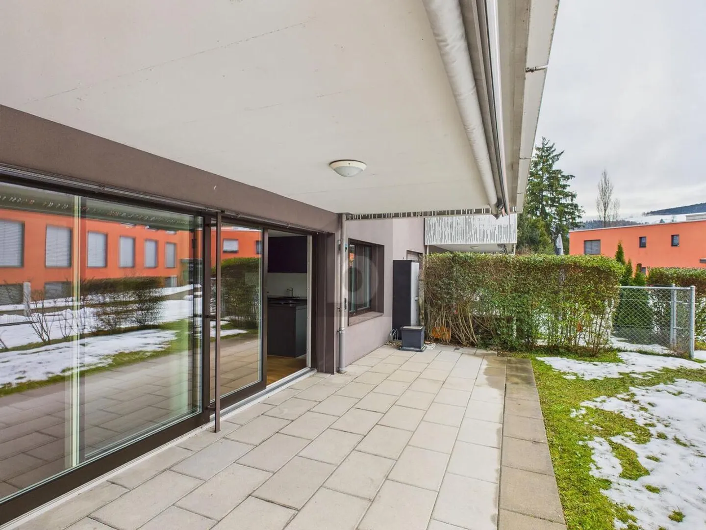 HOCHWERTIG UND STYLISCH MIT SONNIGEM SITZPLATZ! - Foto 5 von 6