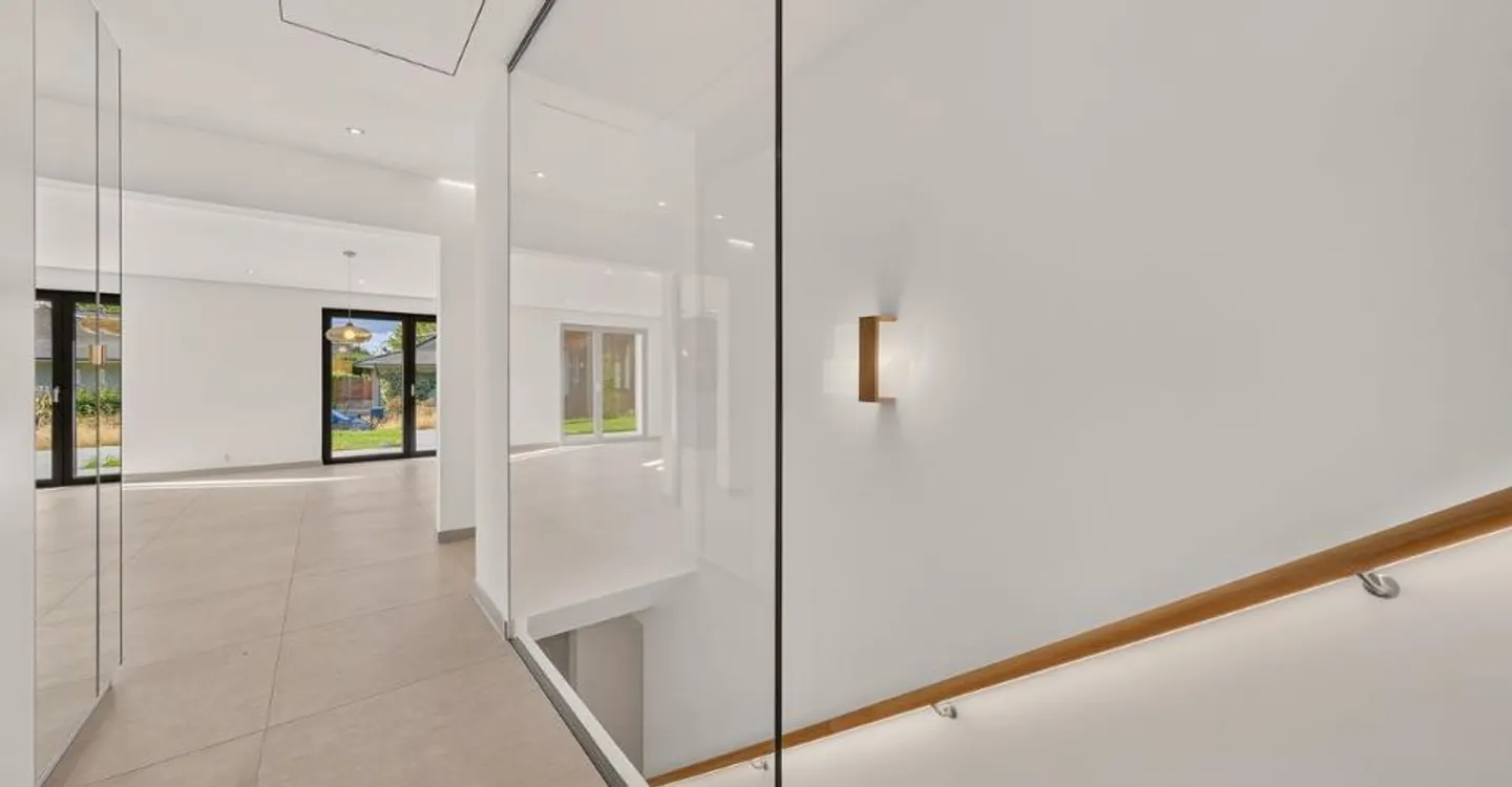 Heartthrob in Aigle: The perfect blend of contemporary elegance and energy efficiency - Photo 10 of 12