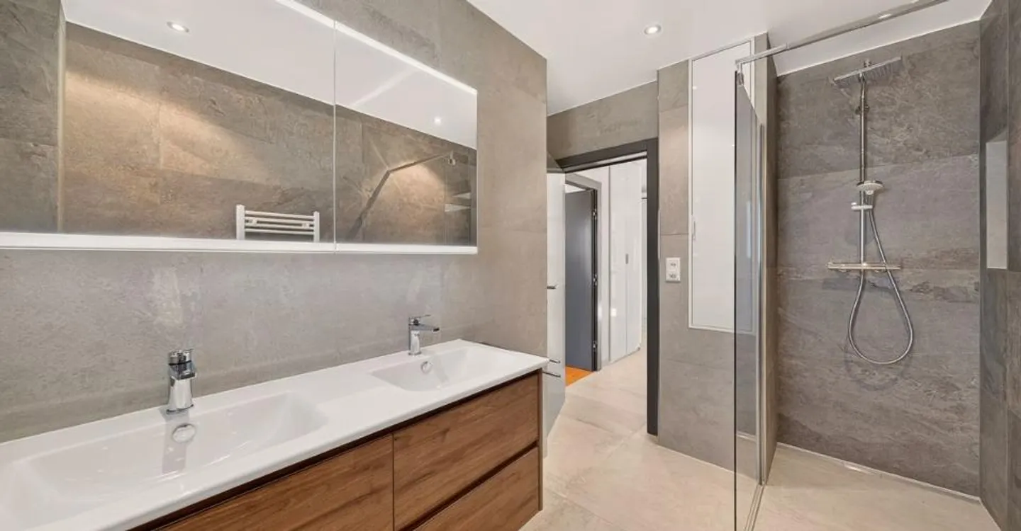 Heartthrob in Aigle: The perfect blend of contemporary elegance and energy efficiency - Photo 11 of 12
