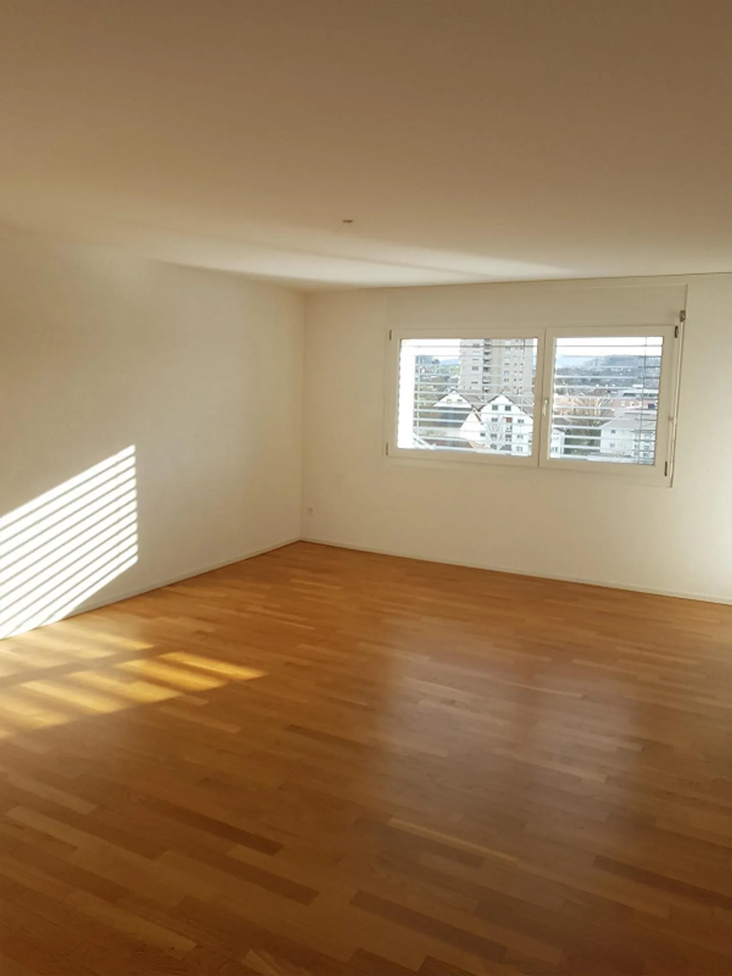 Appartamento 4.5 stanze con grande balcone - Foto 4 di 11